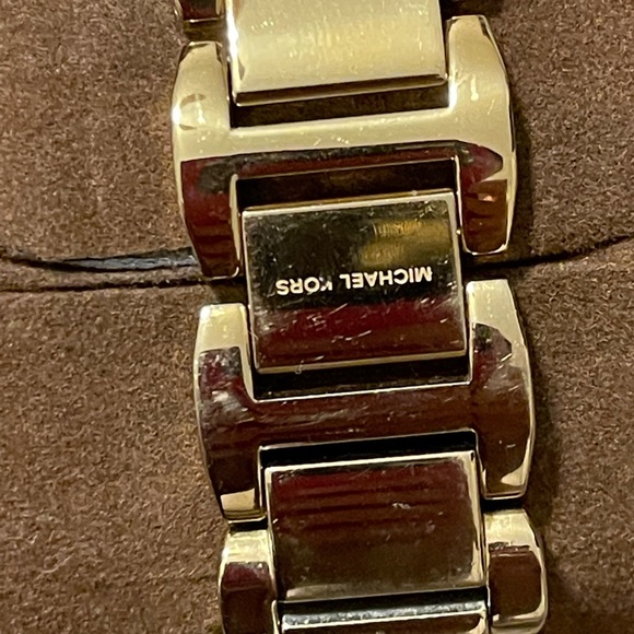 Watch - Picture 2 of 5